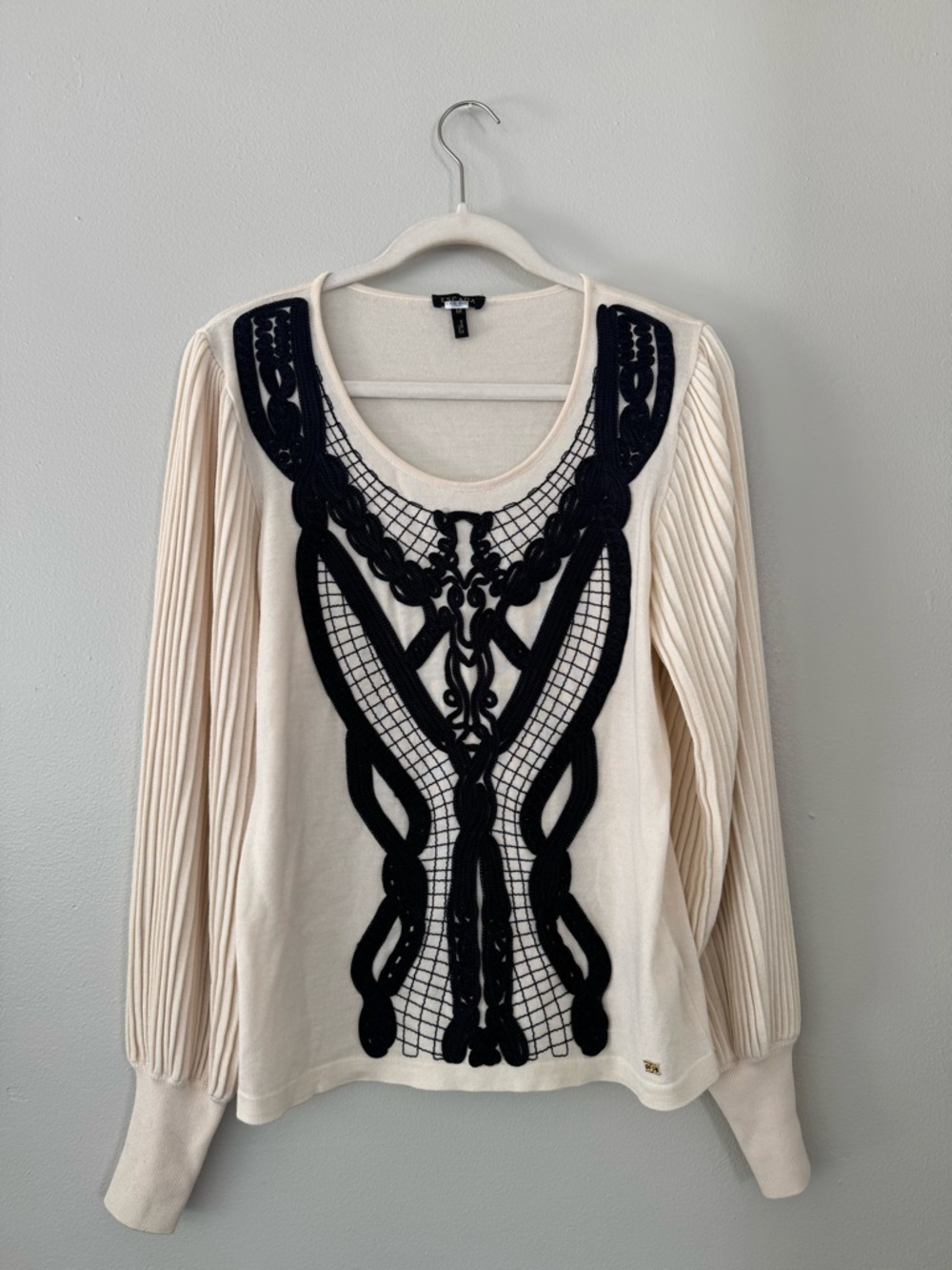 Escada Shareen Sweater in Off-White . Medium